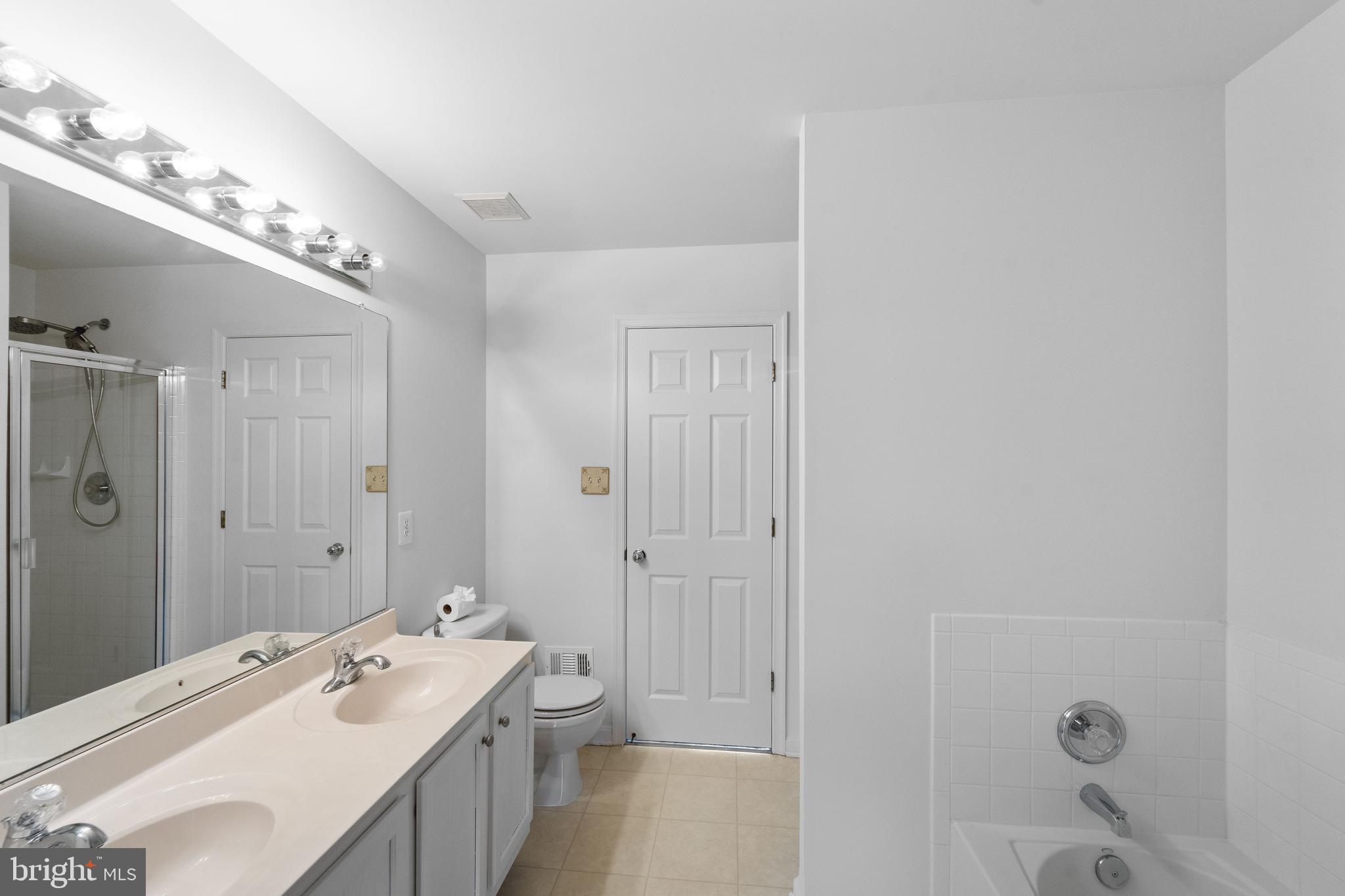 SOUTH RIDING - Residential Lease