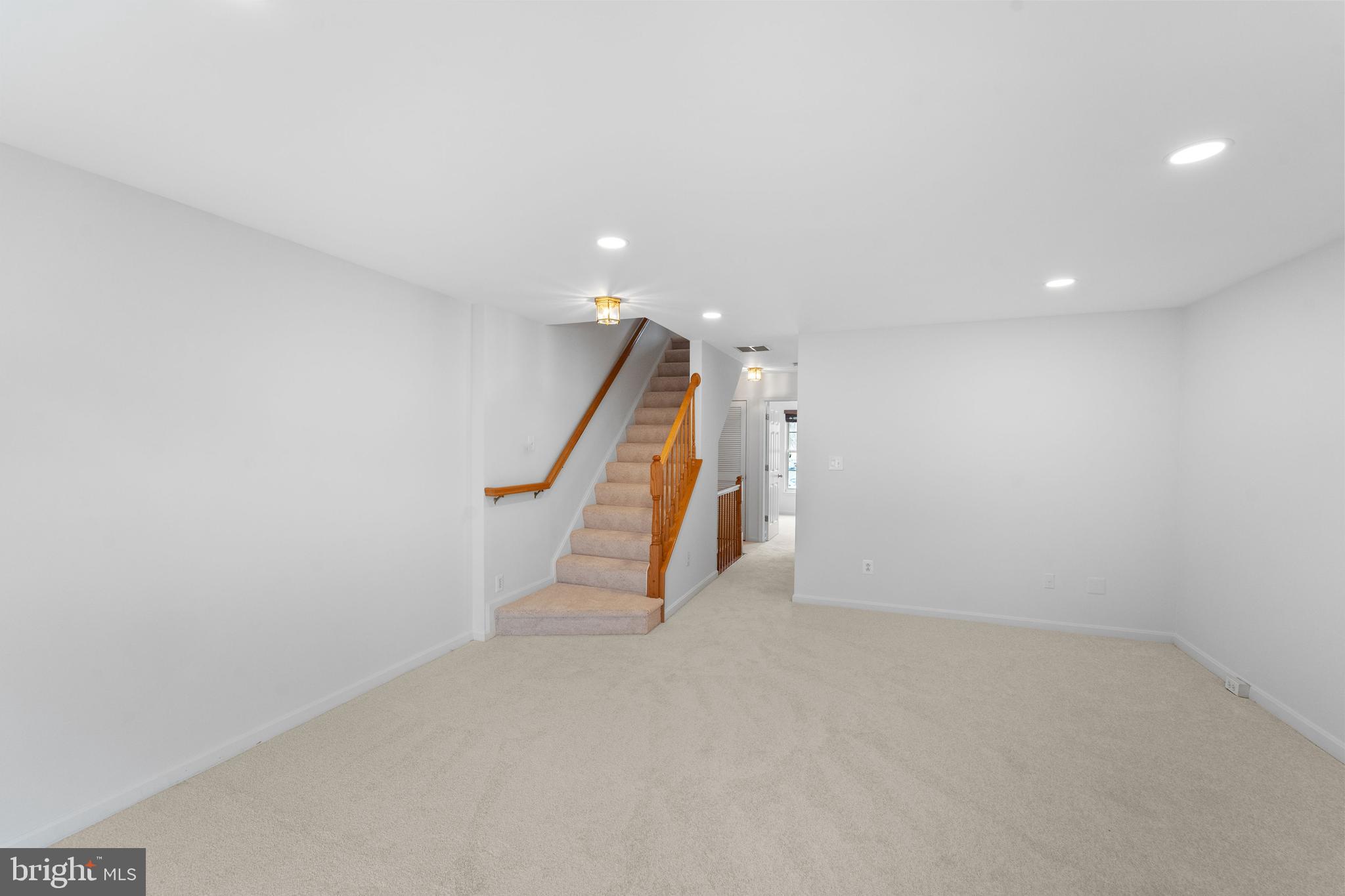 SOUTH RIDING - Residential Lease