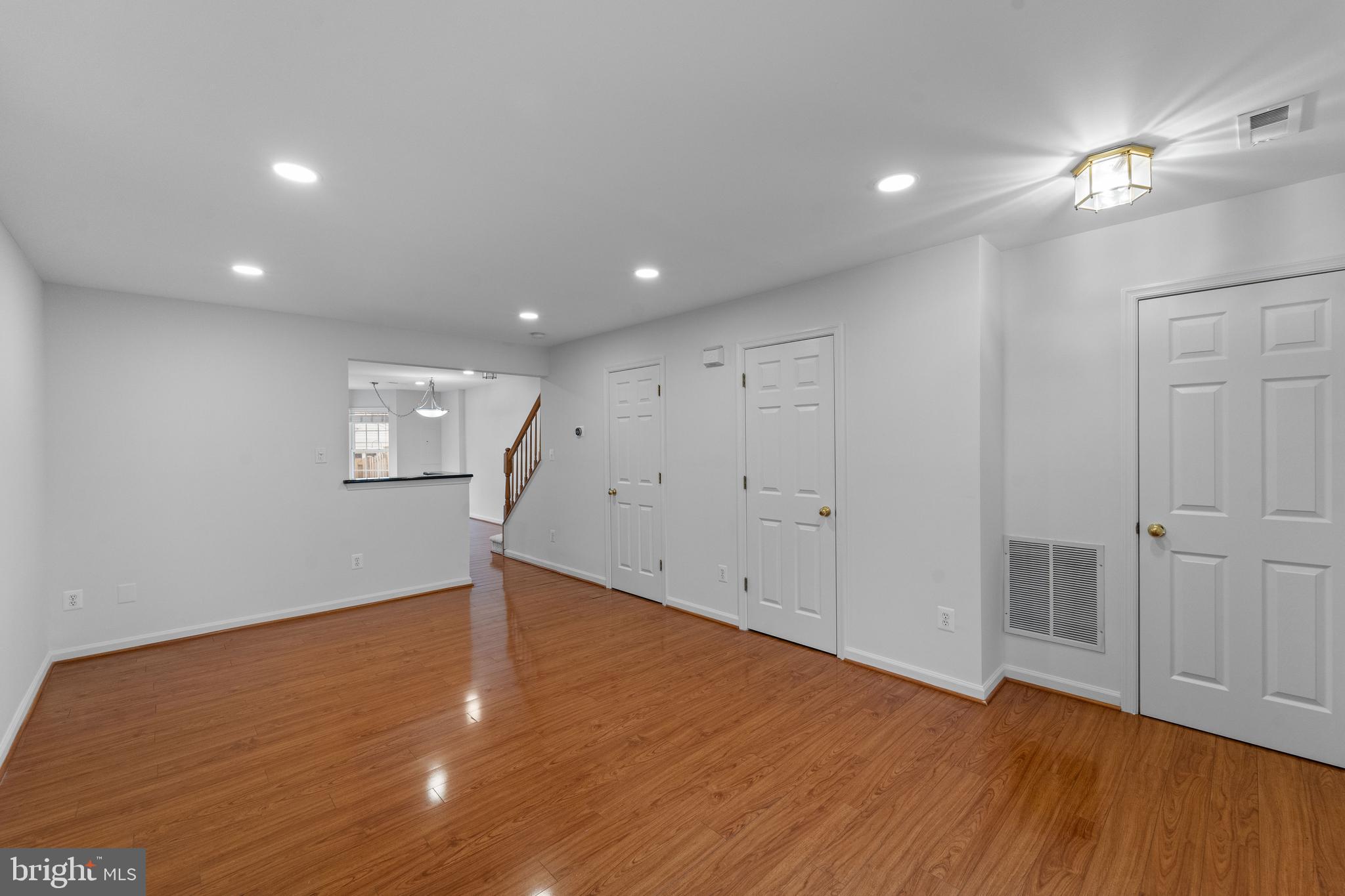 SOUTH RIDING - Residential Lease