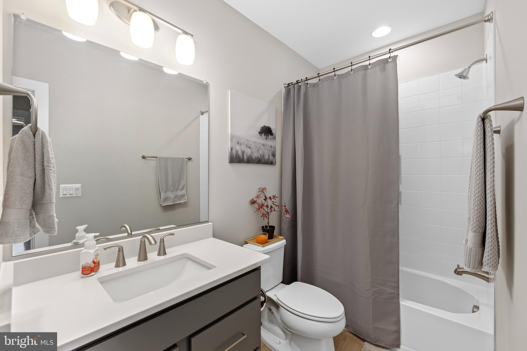 ROCK ISLAND LANDING - Residential