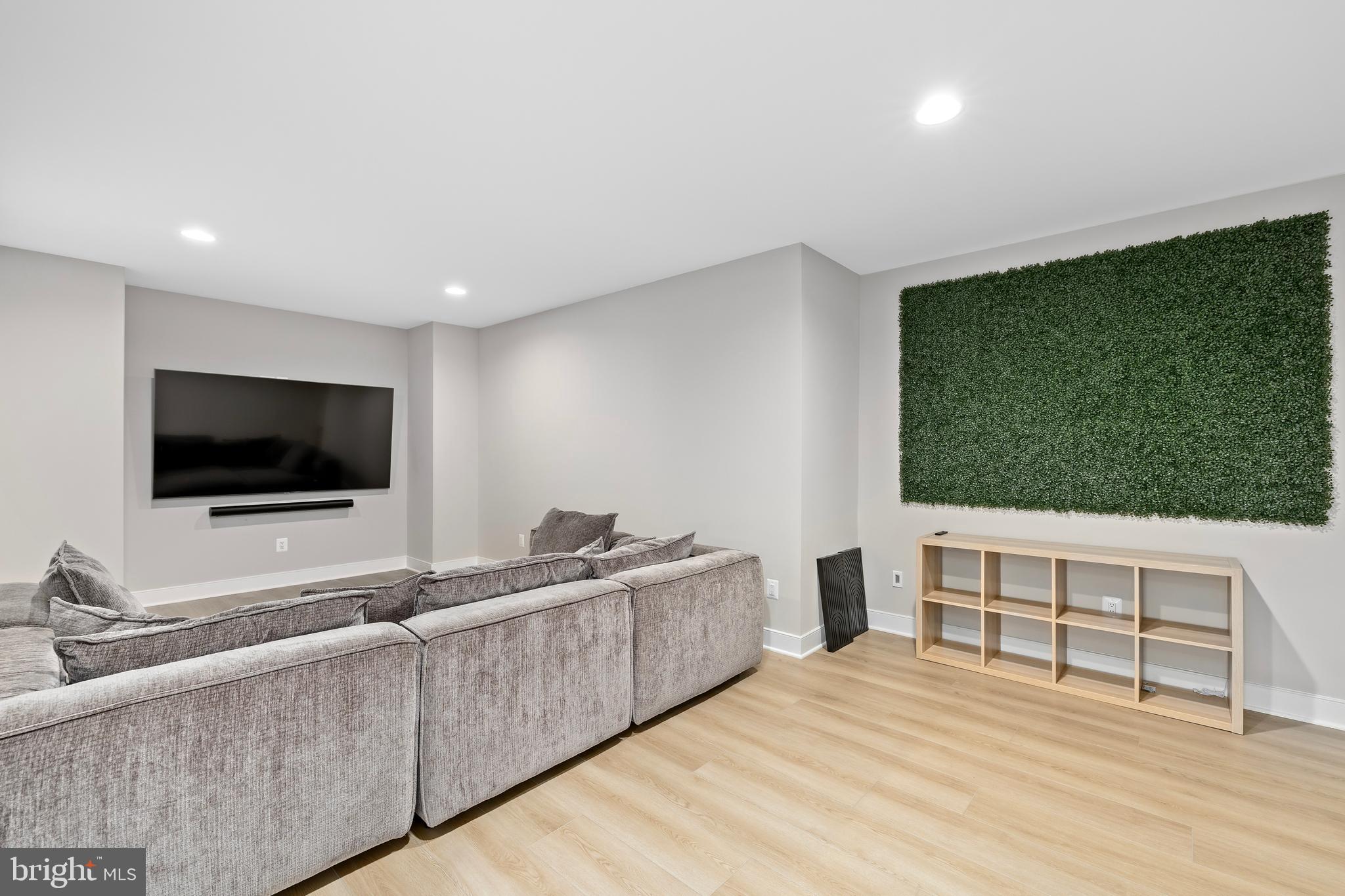 ROCK ISLAND LANDING - Residential