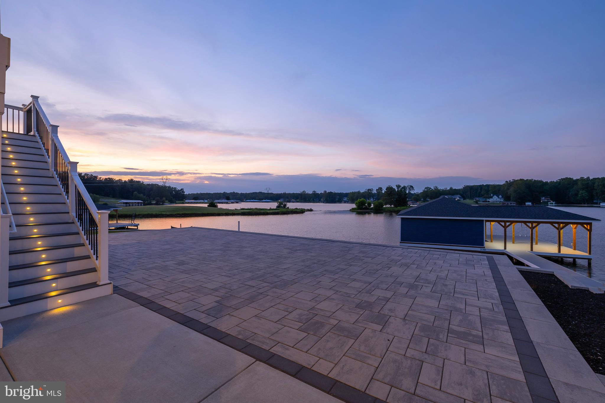 ROCK ISLAND LANDING - Residential