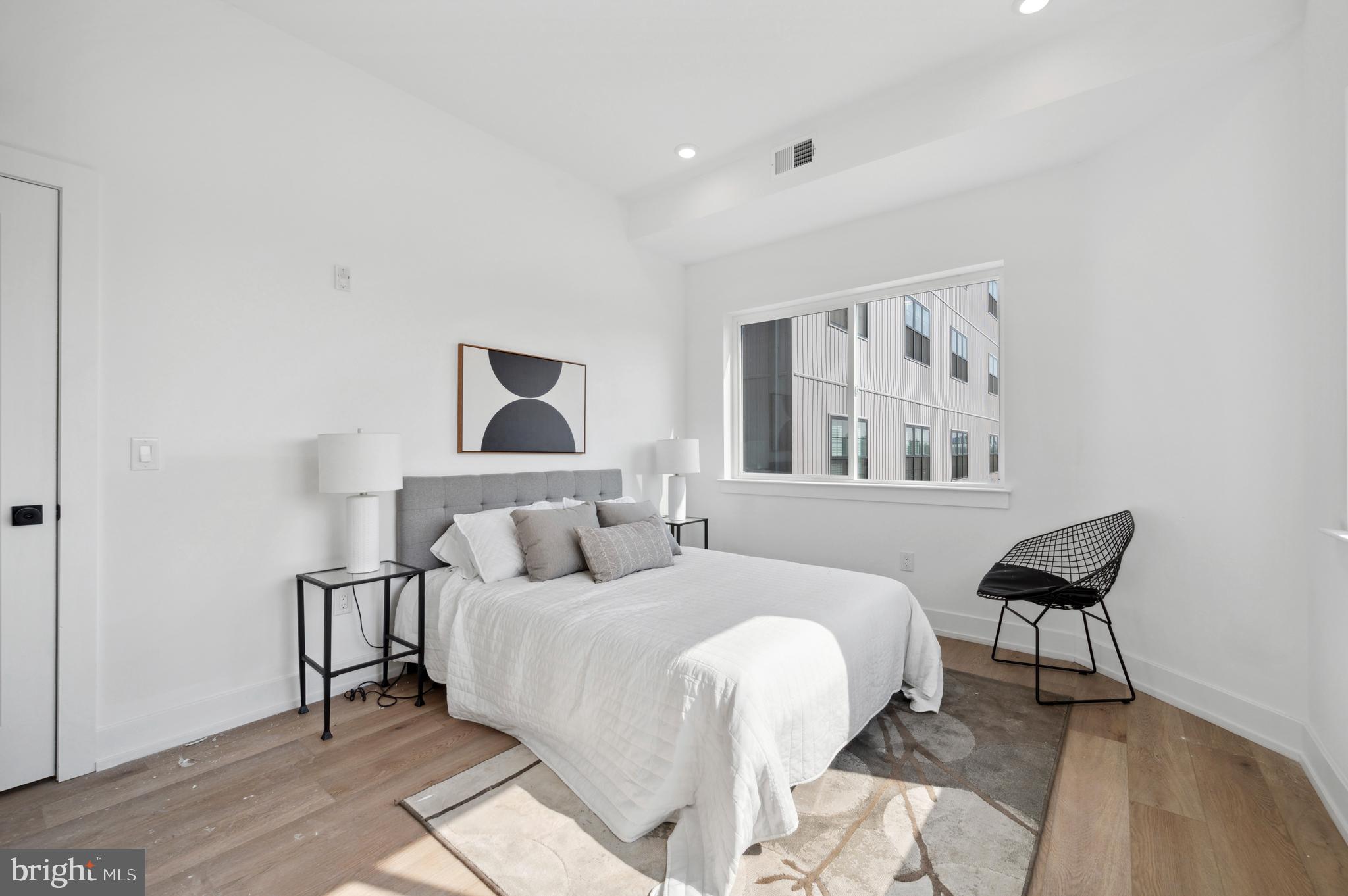 PORT RICHMOND - Residential Lease