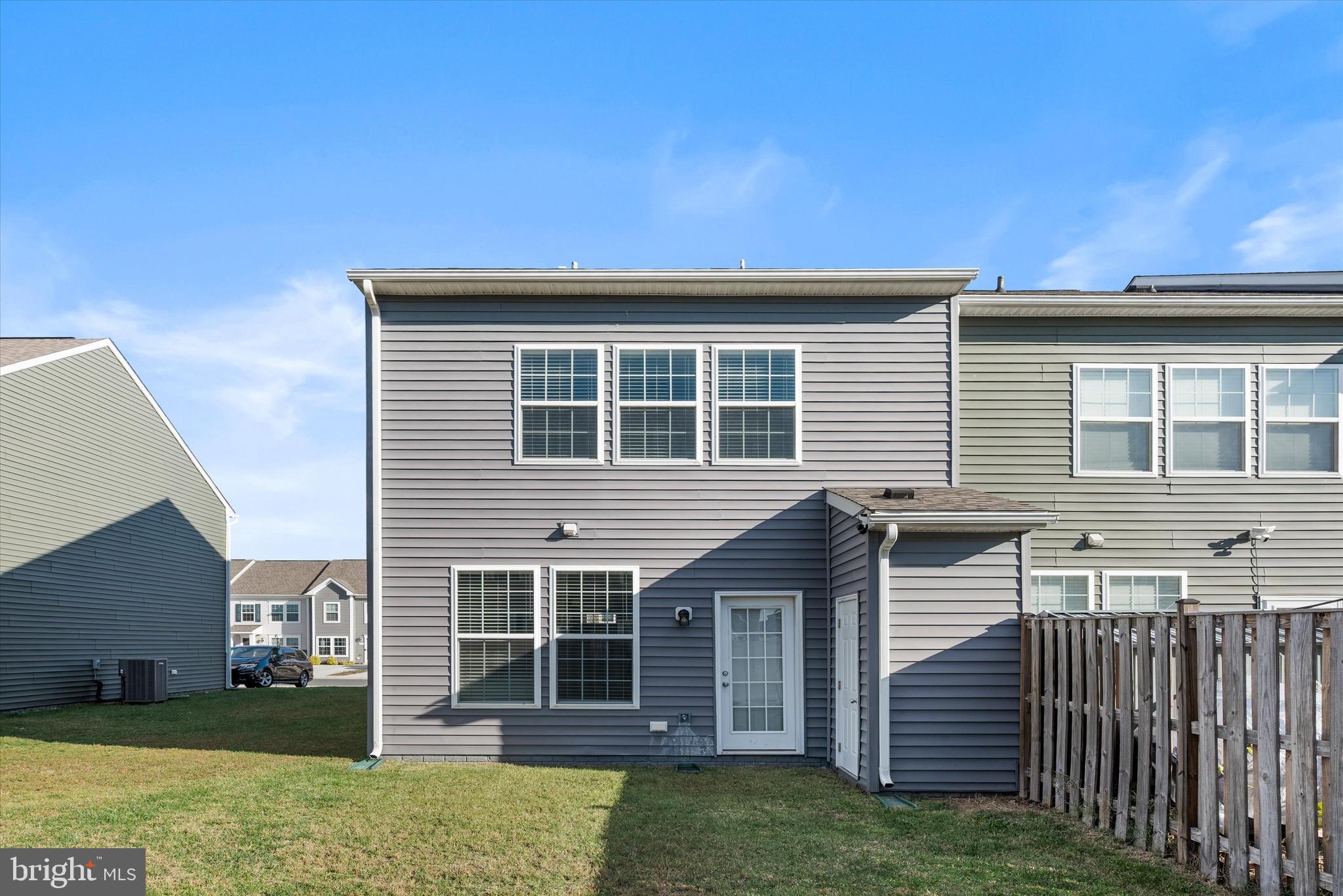 MCCAULEY CROSSING - Residential Lease