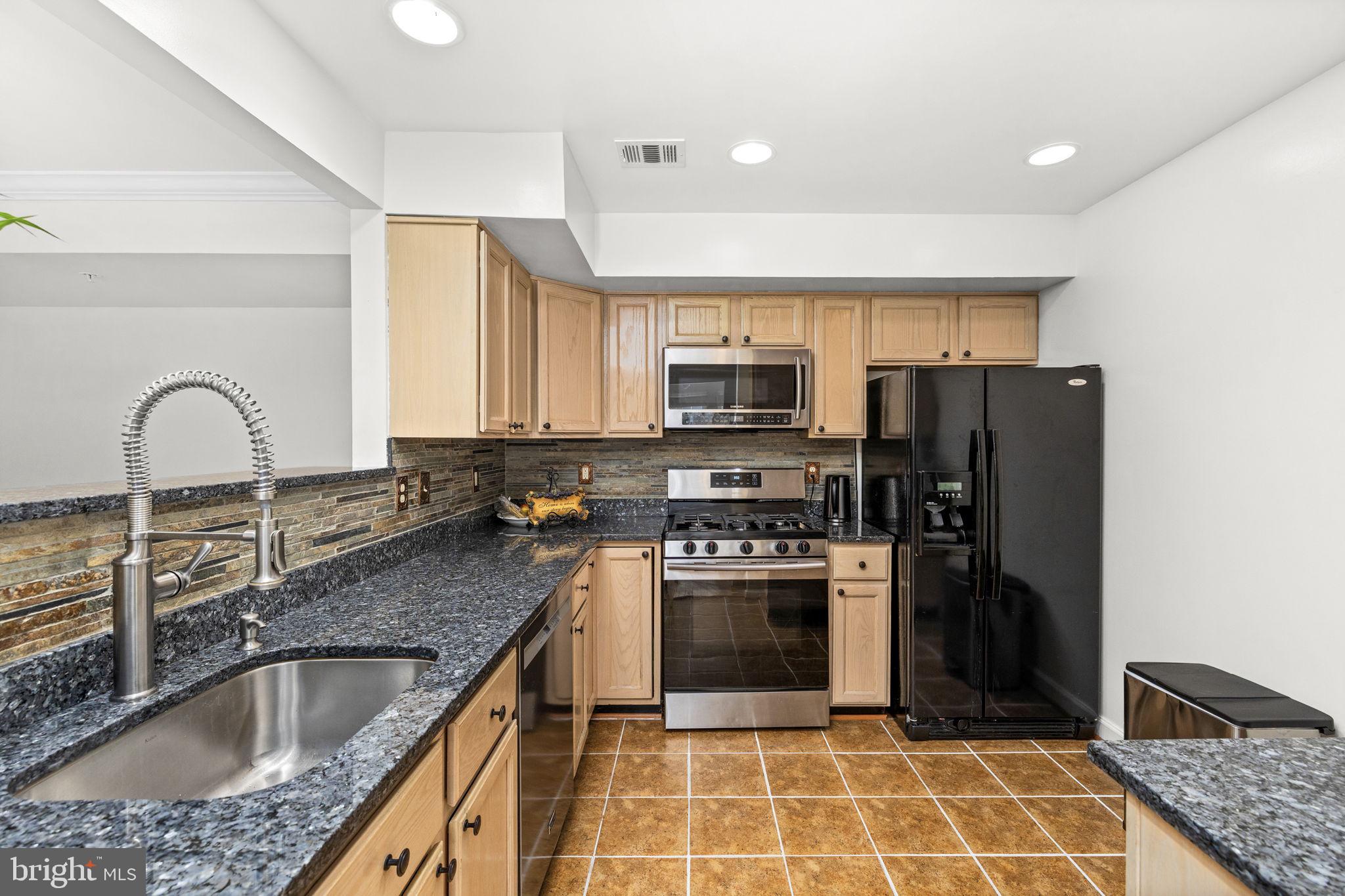 HIGHLAND AT GUNSTON CORNER - Residential