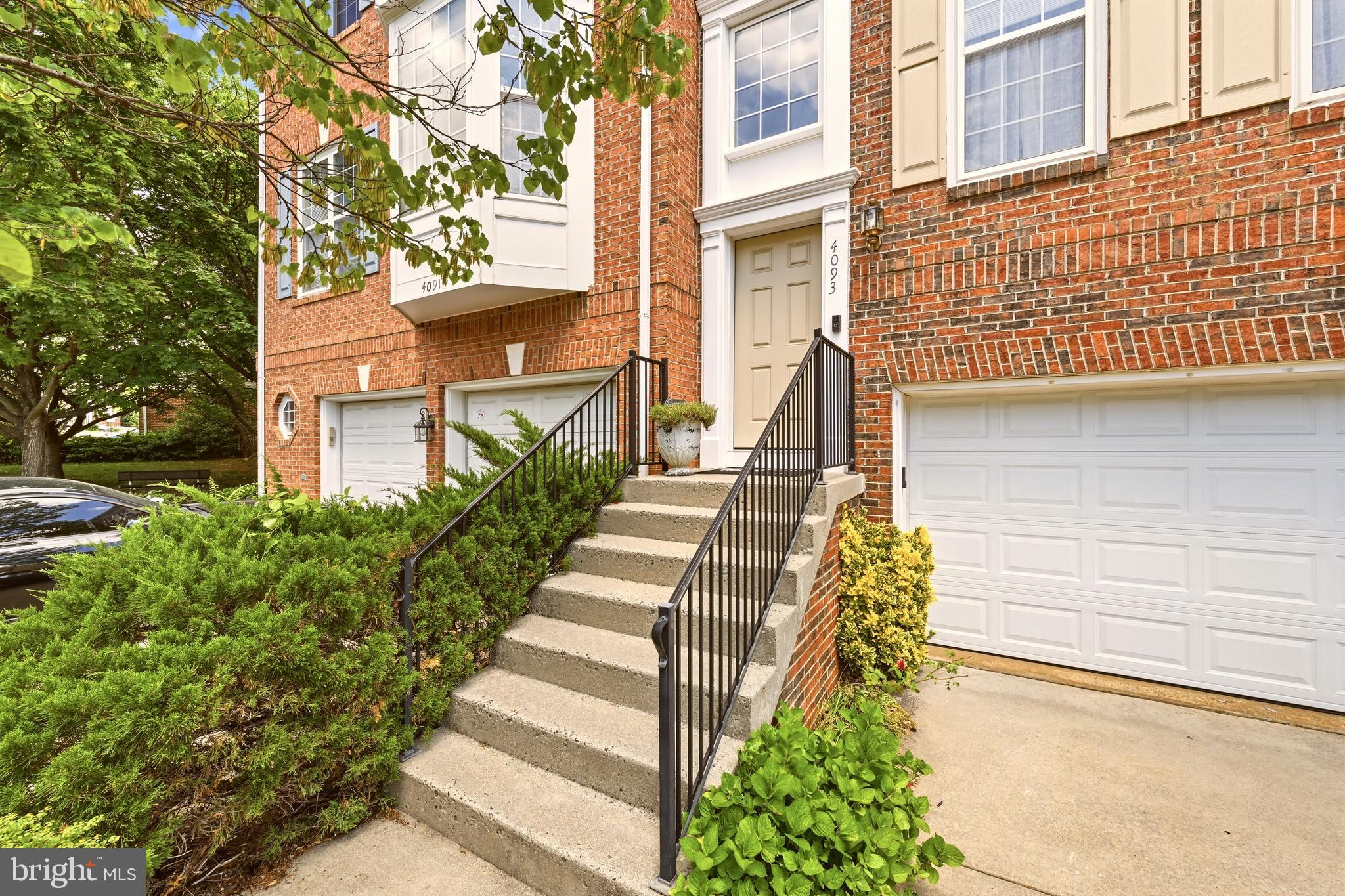 4093 OAK VILLAGE LANDING