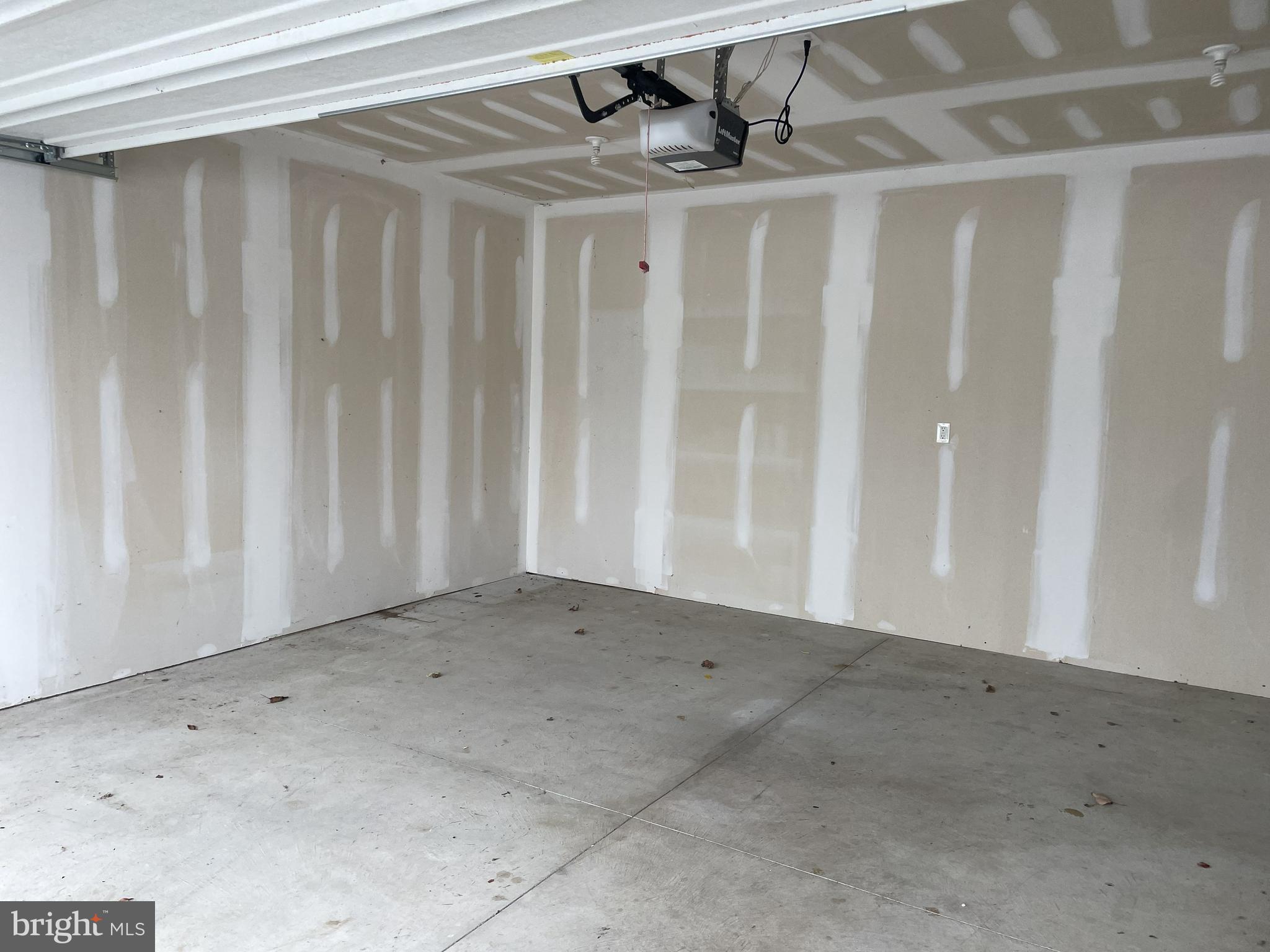 MACINTOSH CROSSING - Residential