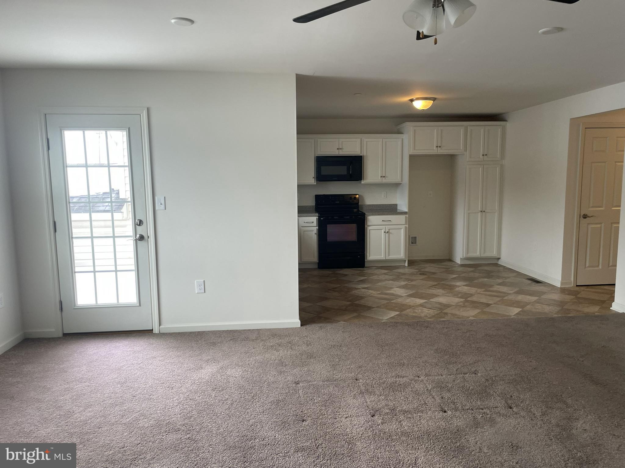 MACINTOSH CROSSING - Residential