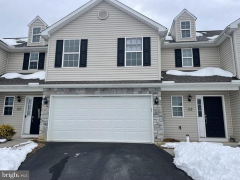 Townhouse For Sale - 158 Braeburn Way<br/> PALMYRA, PA 17078