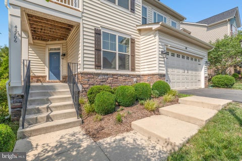 Photo of 42706 Chisholm Dr, ASHBURN, VA 20148 (MLS # VALO2129656)