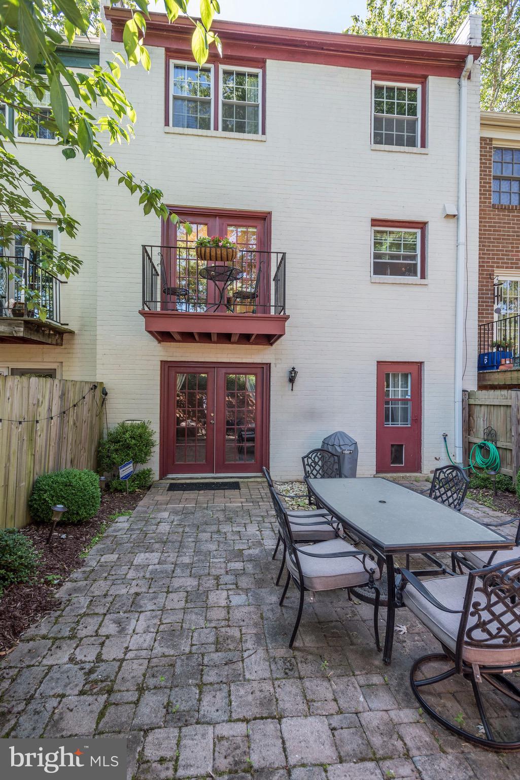 RESTON - Residential Lease