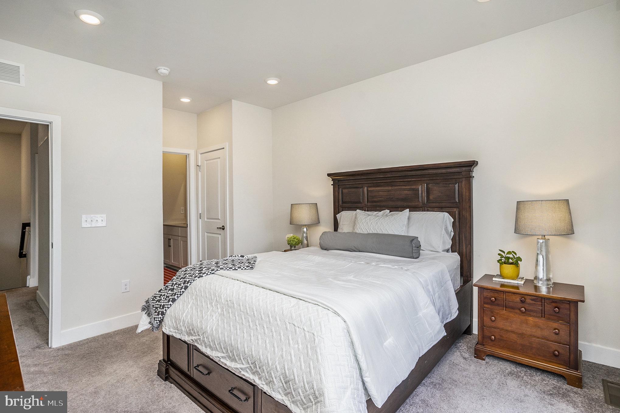 STEELPOINTE - Residential