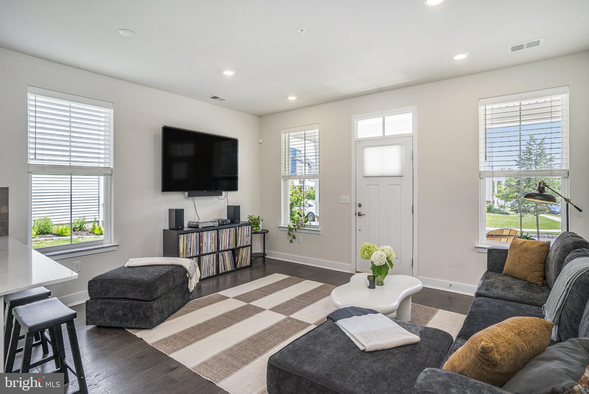 STEELPOINTE - Residential