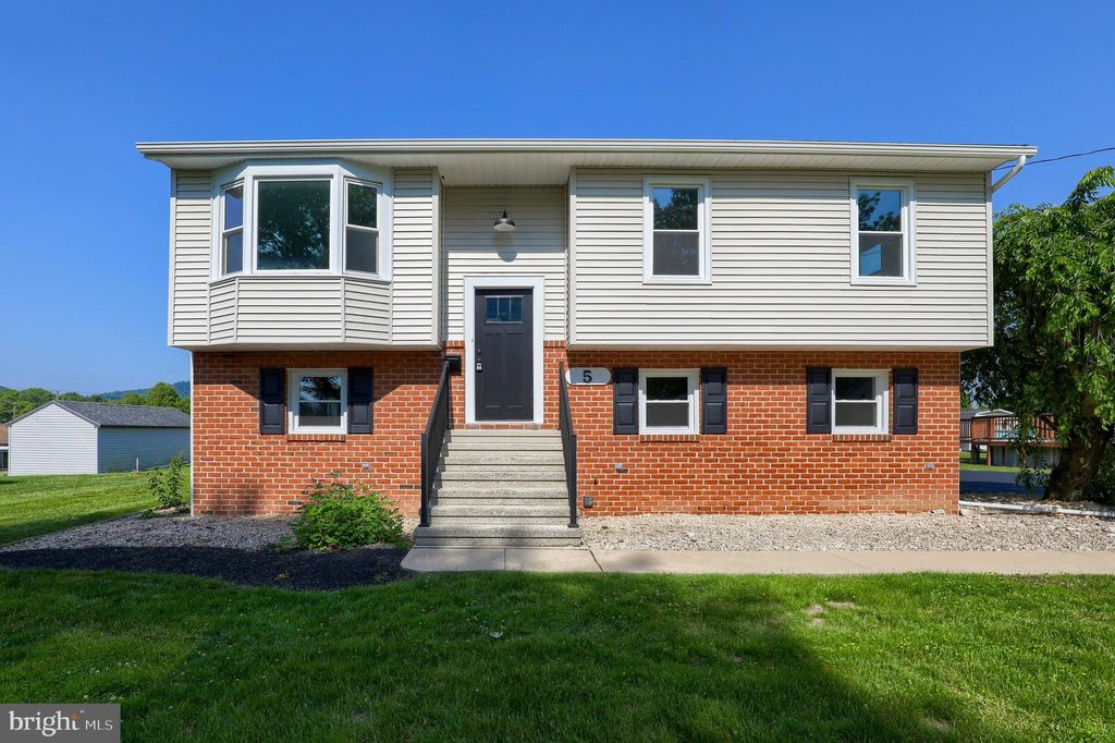 Photo of 5 CHARLES ST, MARIETTA, PA 17547 (MLS # PALA2035854)