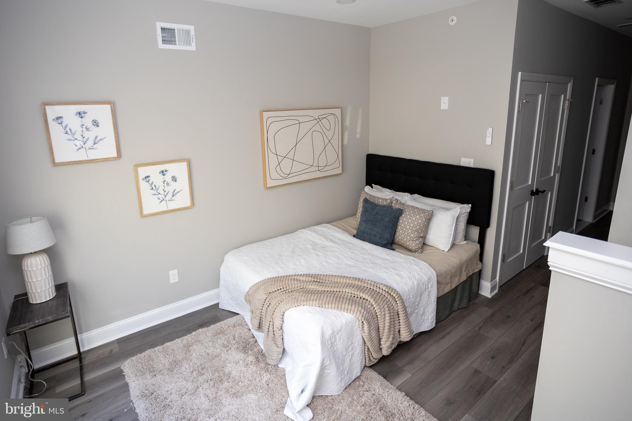 POINT BREEZE - Residential