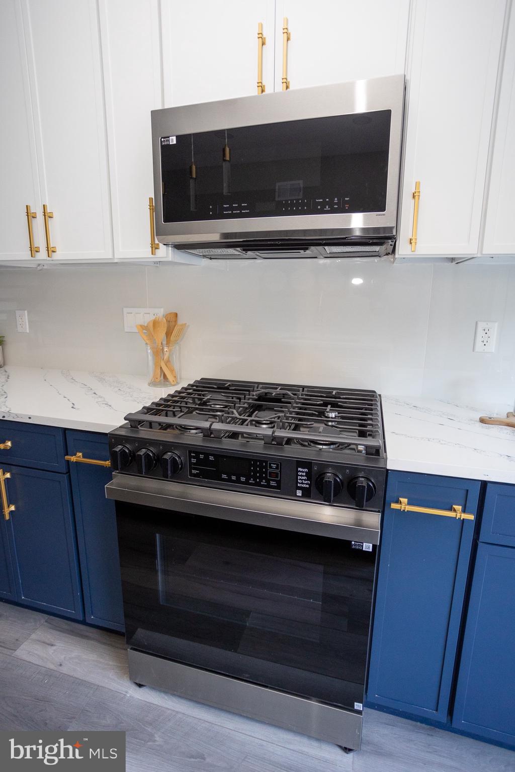 POINT BREEZE - Residential