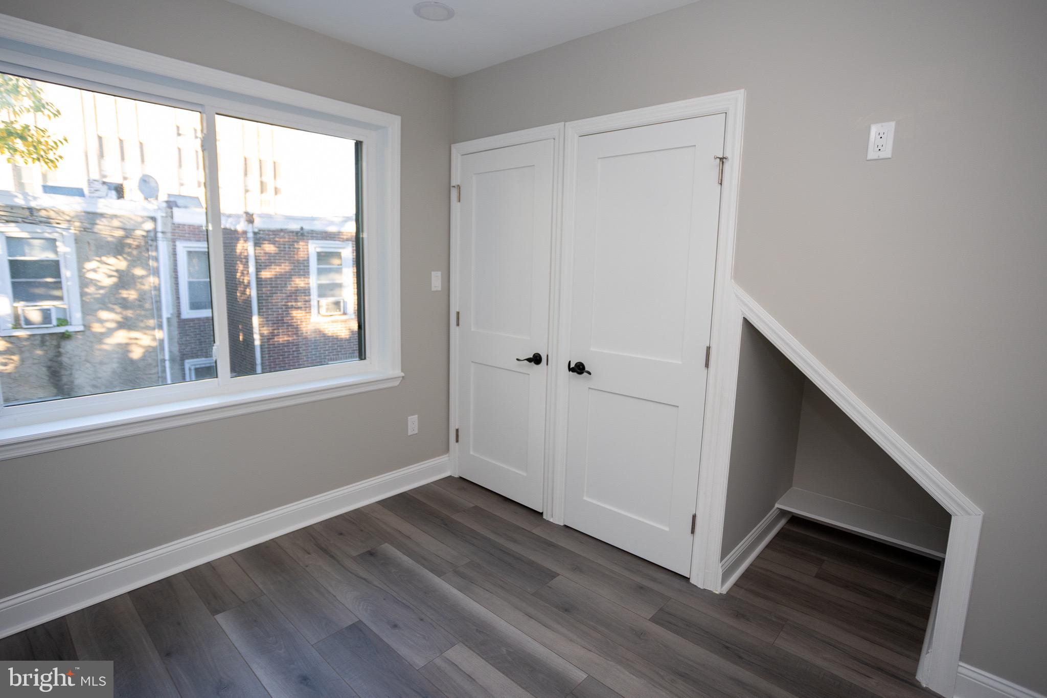 POINT BREEZE - Residential