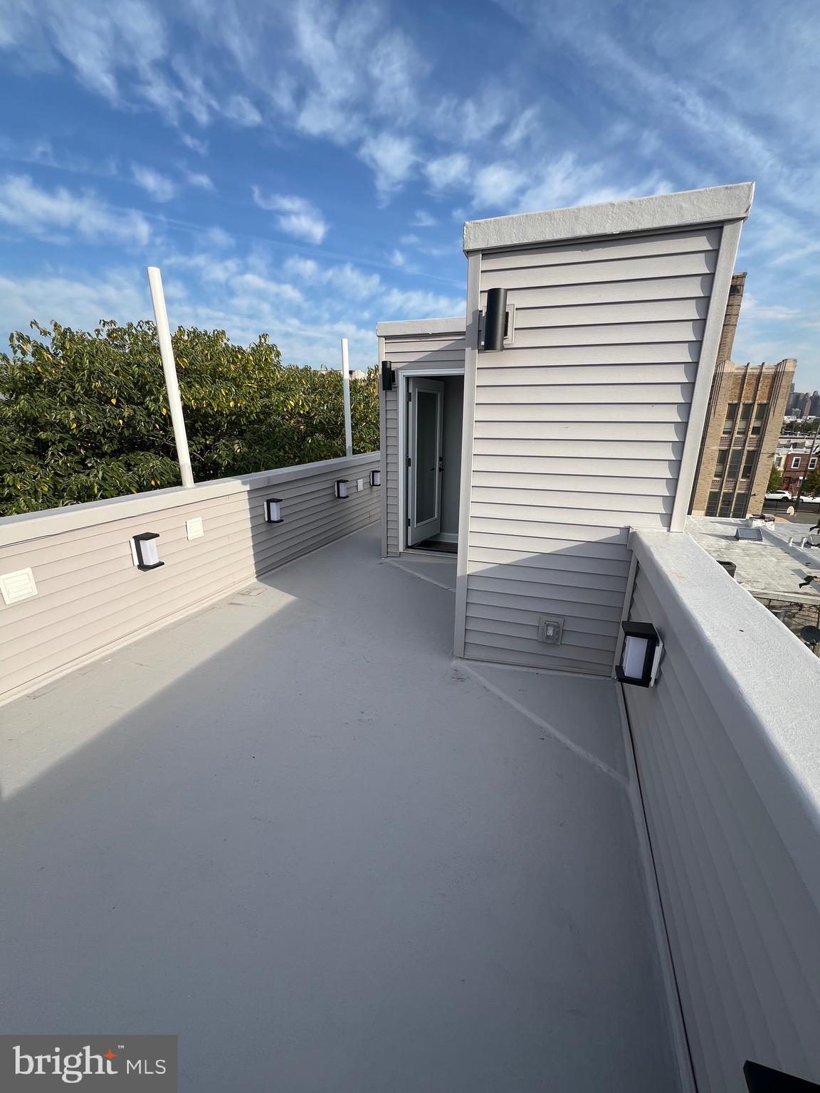 Gorgeous new construction build! Custom & Sleek throughout! 4 bedroom’s 3 full bath with roof deck and wonderful skyline view! This is a tremendous value for the money. With rates coming down, this is your time to act! Very walkable and close to entertainment and shopping! This is a city oasis.