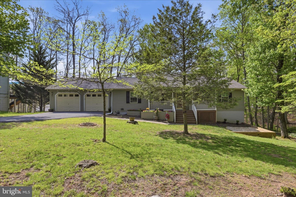 Photo of 407 Dogwood Drive, CROSS JUNCTION, VA 22625 (MLS # VAFV2041130)