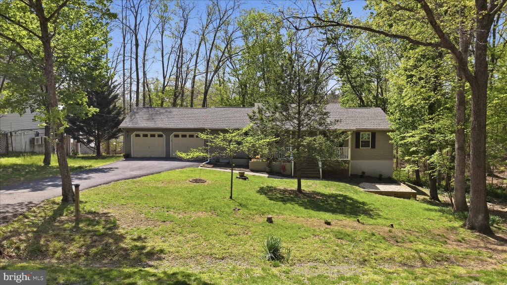Photo of 407 Dogwood Drive, CROSS JUNCTION, VA 22625 (MLS # VAFV2041130)