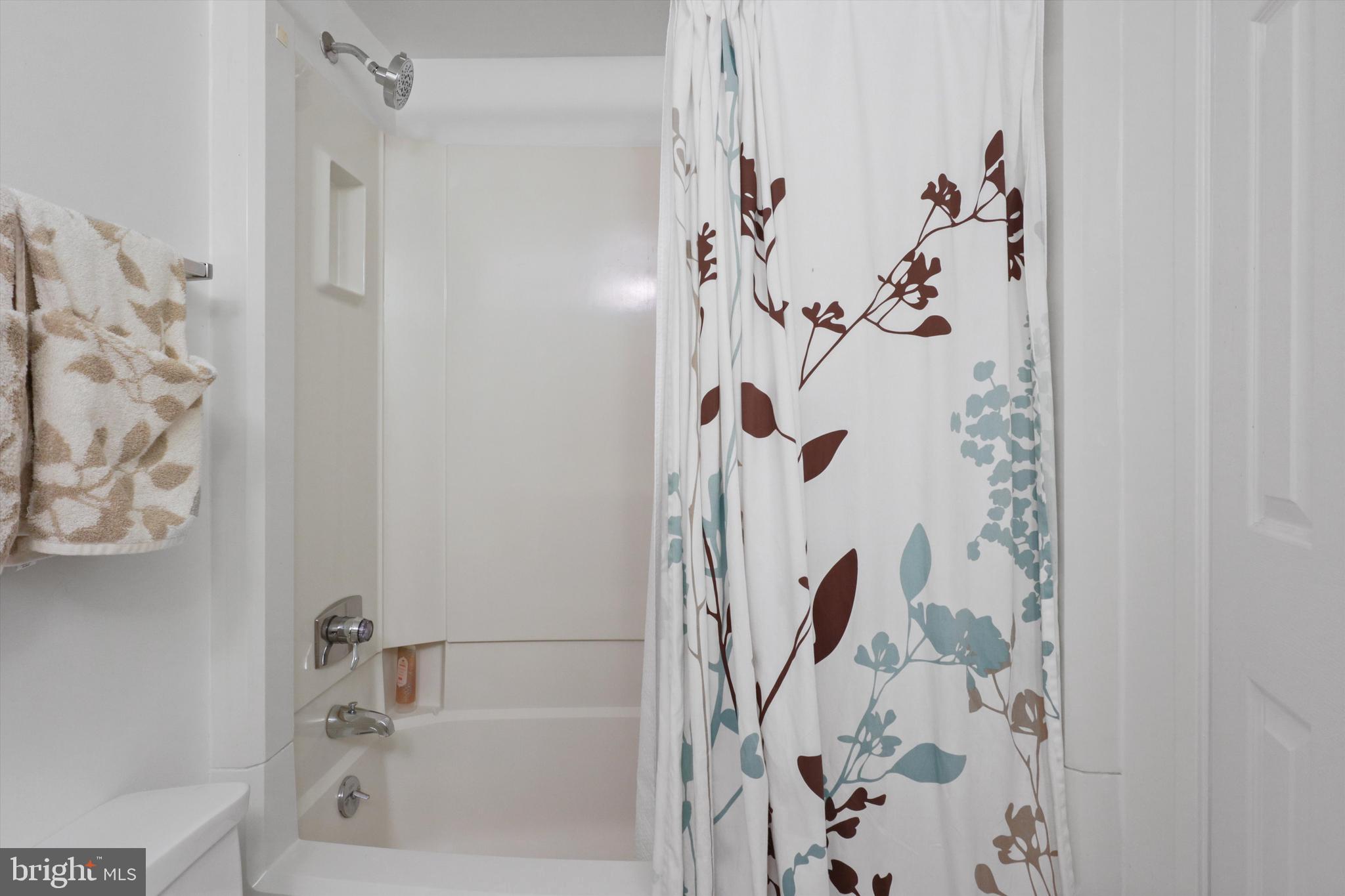 WATERGATE AT LANDMARK - Residential Lease