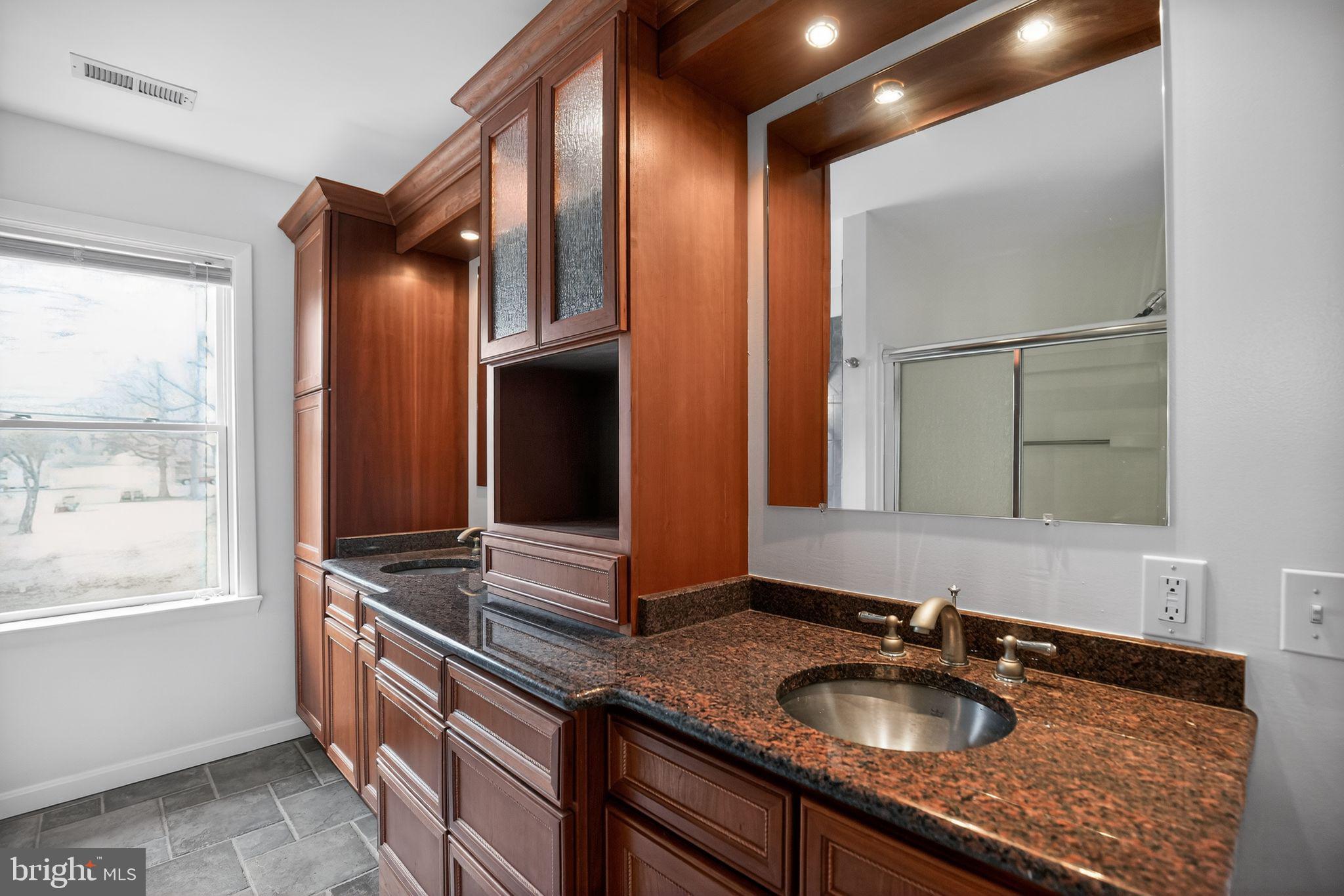 COBB ISLAND - Residential