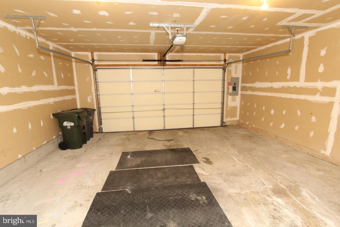 BELMONT CENTER - Residential Lease