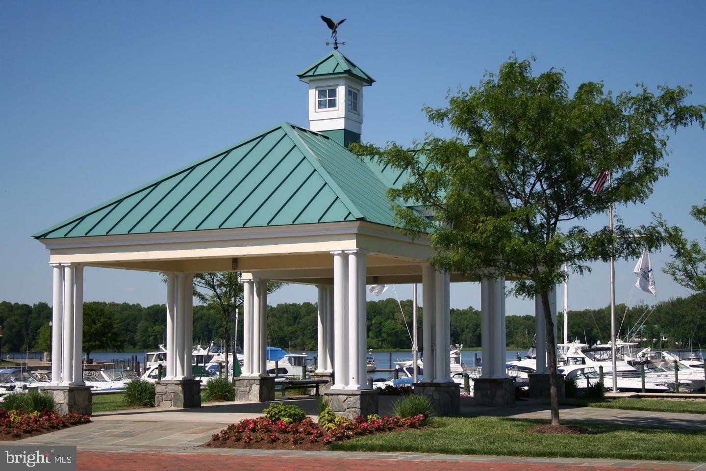 BELMONT CENTER - Residential Lease