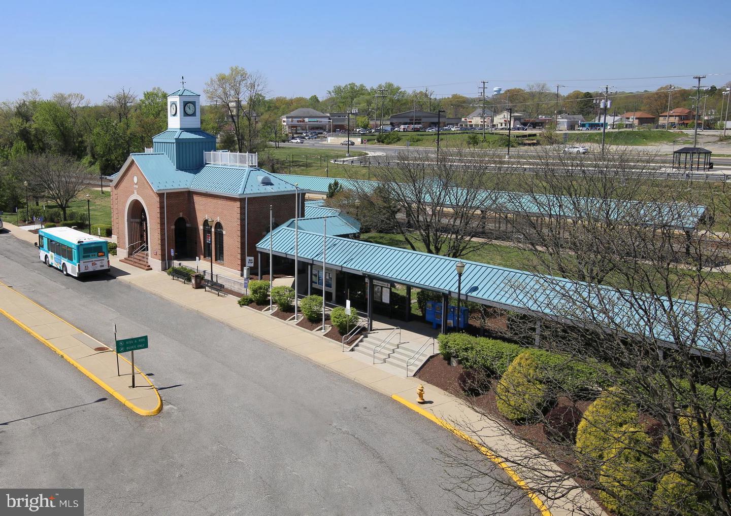 BELMONT CENTER - Residential Lease