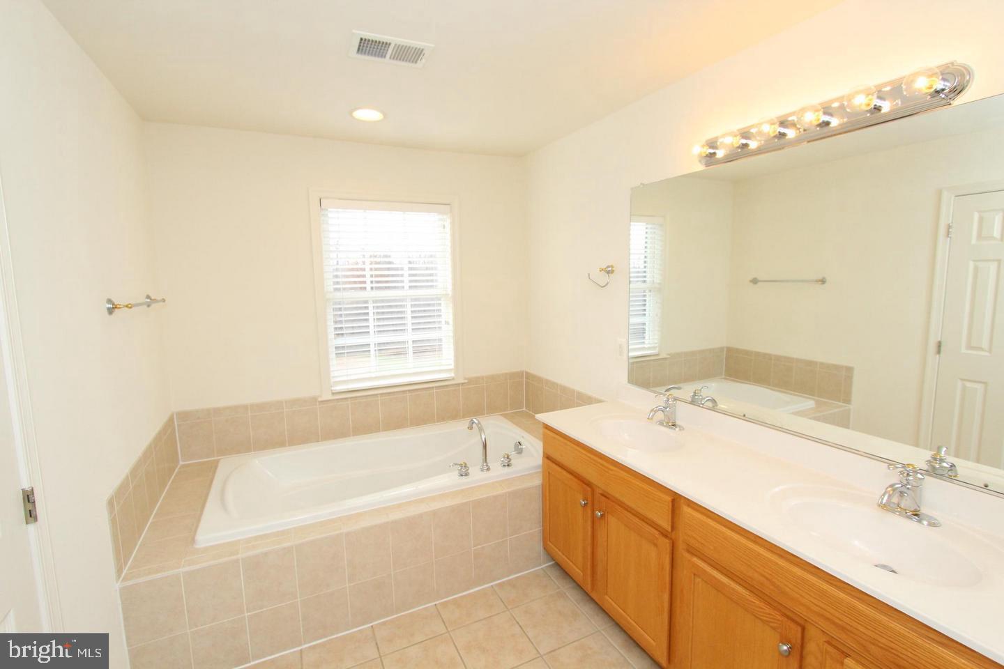 BELMONT CENTER - Residential Lease