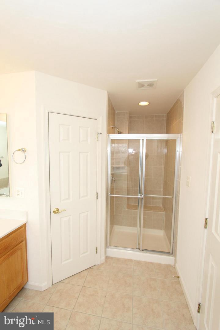 BELMONT CENTER - Residential Lease