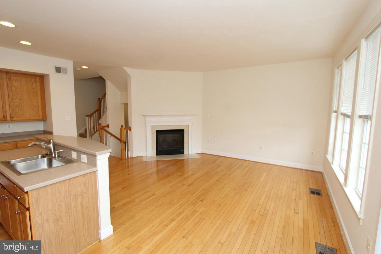 BELMONT CENTER - Residential Lease