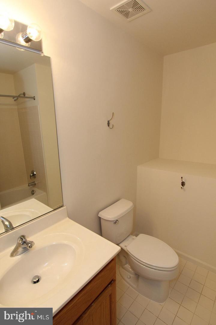 BELMONT CENTER - Residential Lease