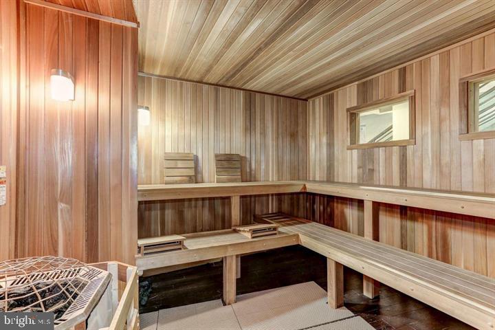 POTOMAC CLUB - Residential