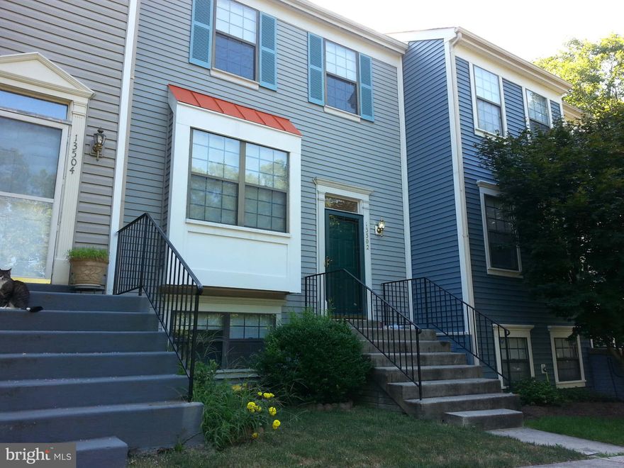 3 LVL TOWN HOUSE IN CLIFTON, 4 BED/3.5 BATH, FRESH PAINT THROUGH OUT THE HOUSE, UPDATED KITCHEN, HARDWOOD FLOOR ON THE FIRST FL, WALKOUT BASEMENT, FENCED BACKYARD, CONVENIENT LOCATION TO COMMUTE AND SHOPPING.