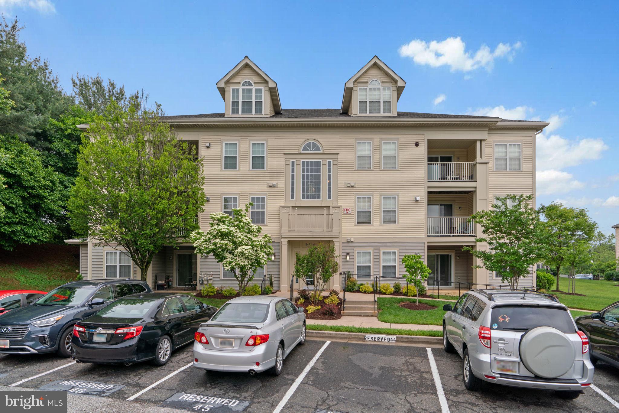 Spacious and sun-filled garden level condominium featuring two large bedrooms, each with generous walk-in closets, and two full bathrooms. Enjoy a bright galley-style kitchen with ample counter space, complete with a brand-new oven and microwave.
The owner's suite includes a private bath and walk-in closet for added comfort.
Conveniently located near major commuter routes for easy access to everything you need.