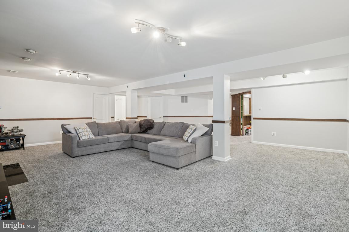 BROADLANDS - Residential