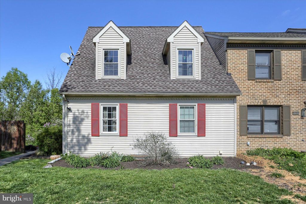 Photo of 2638 NORTHFIELD DR, EAST PETERSBURG, PA 17520 (MLS # PALA2033934)