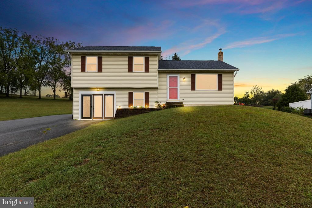 Photo of 655 White Oak Road, MANHEIM, PA 17545 (MLS # PALA2074476)