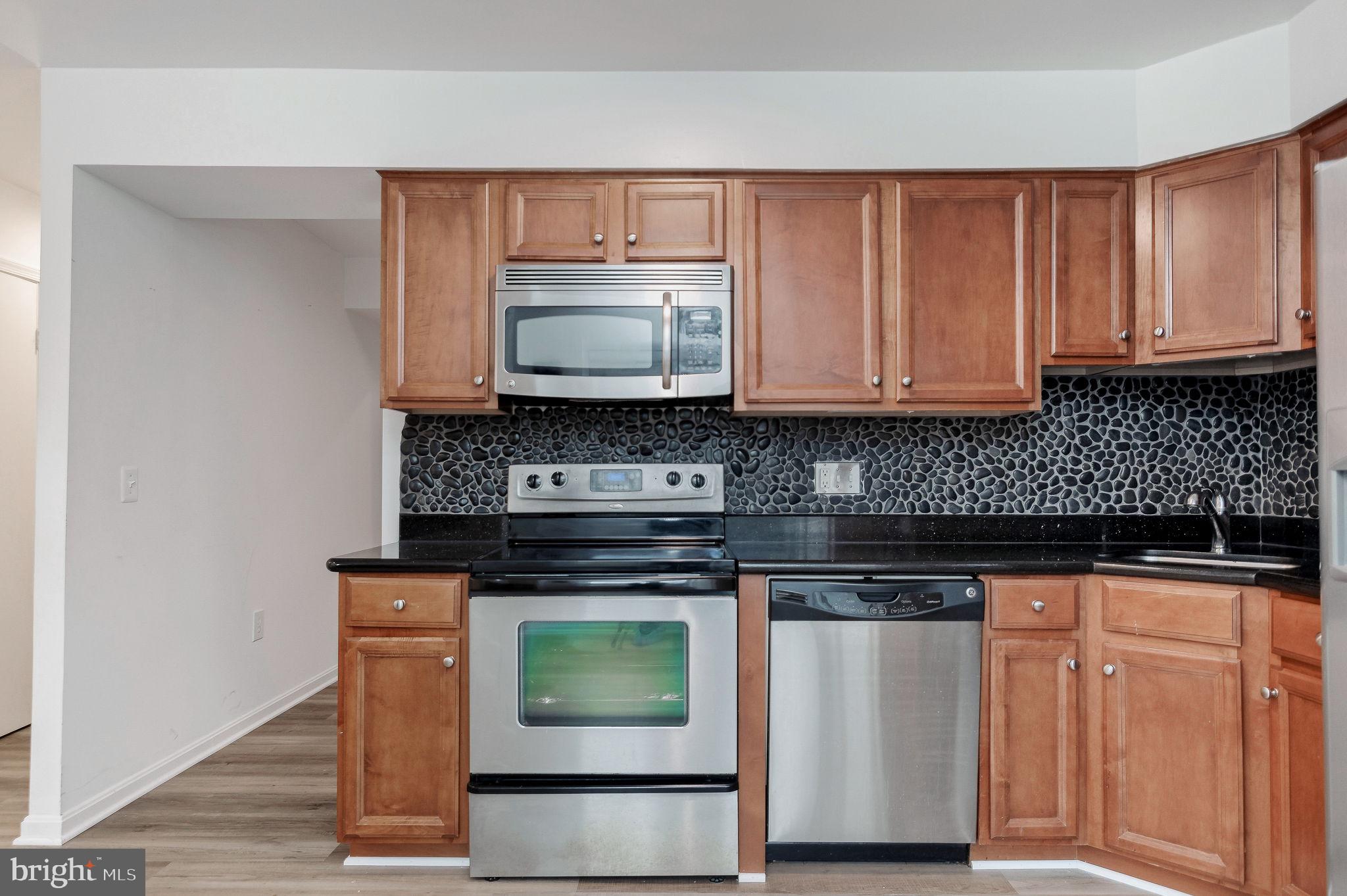 3704 PERSIMMON CIRCLE