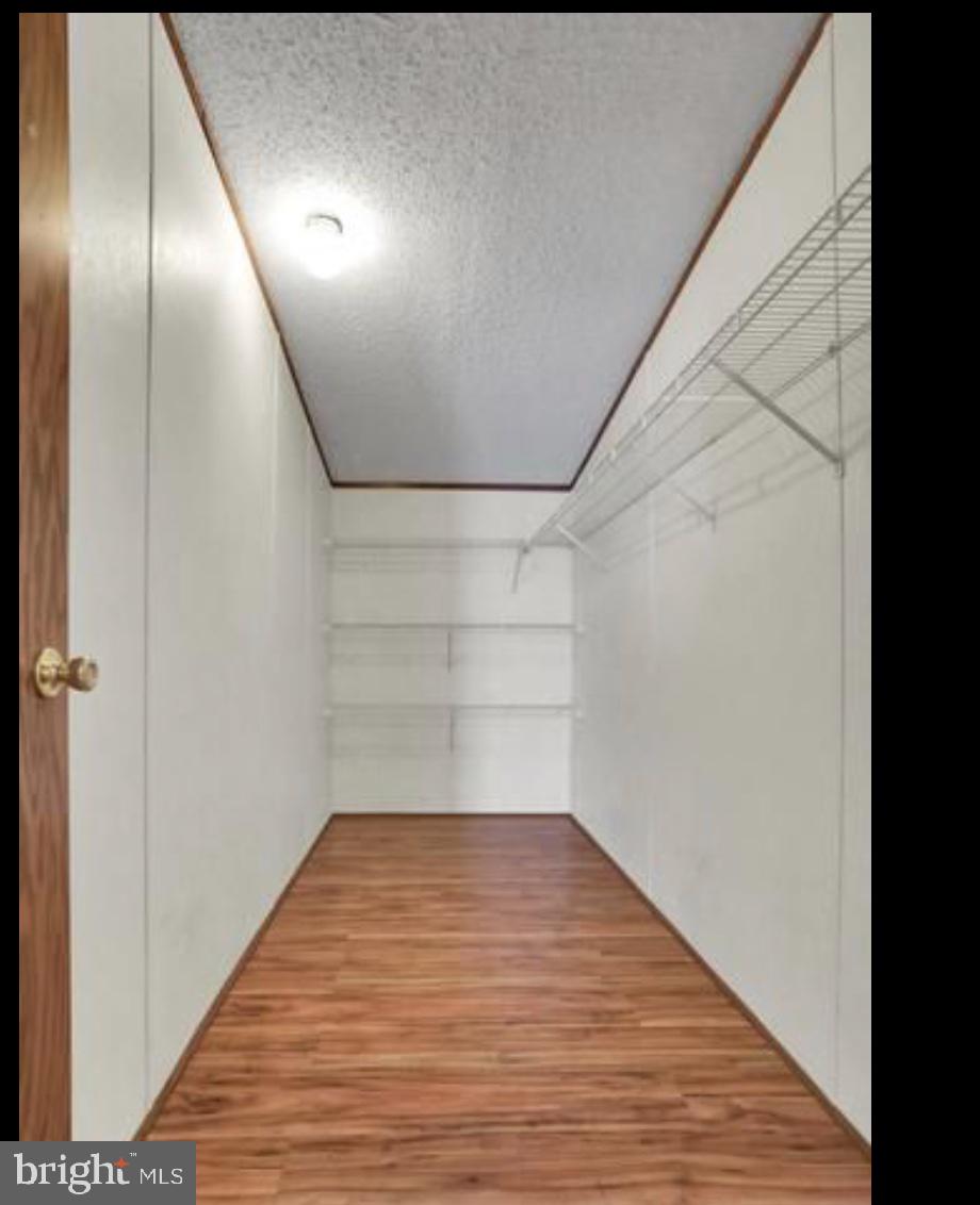 LAKESIDE VILLAGE - Residential