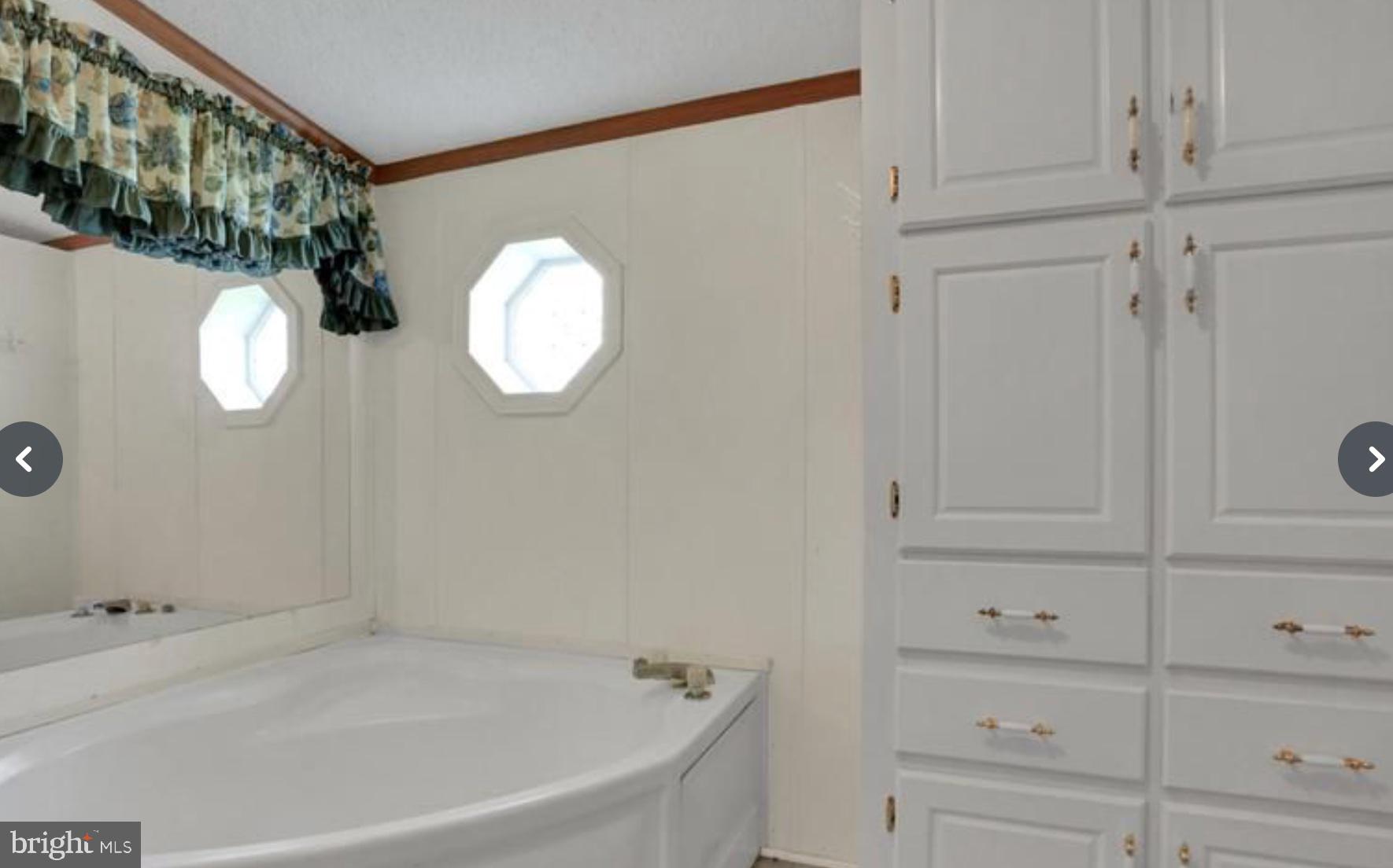 LAKESIDE VILLAGE - Residential