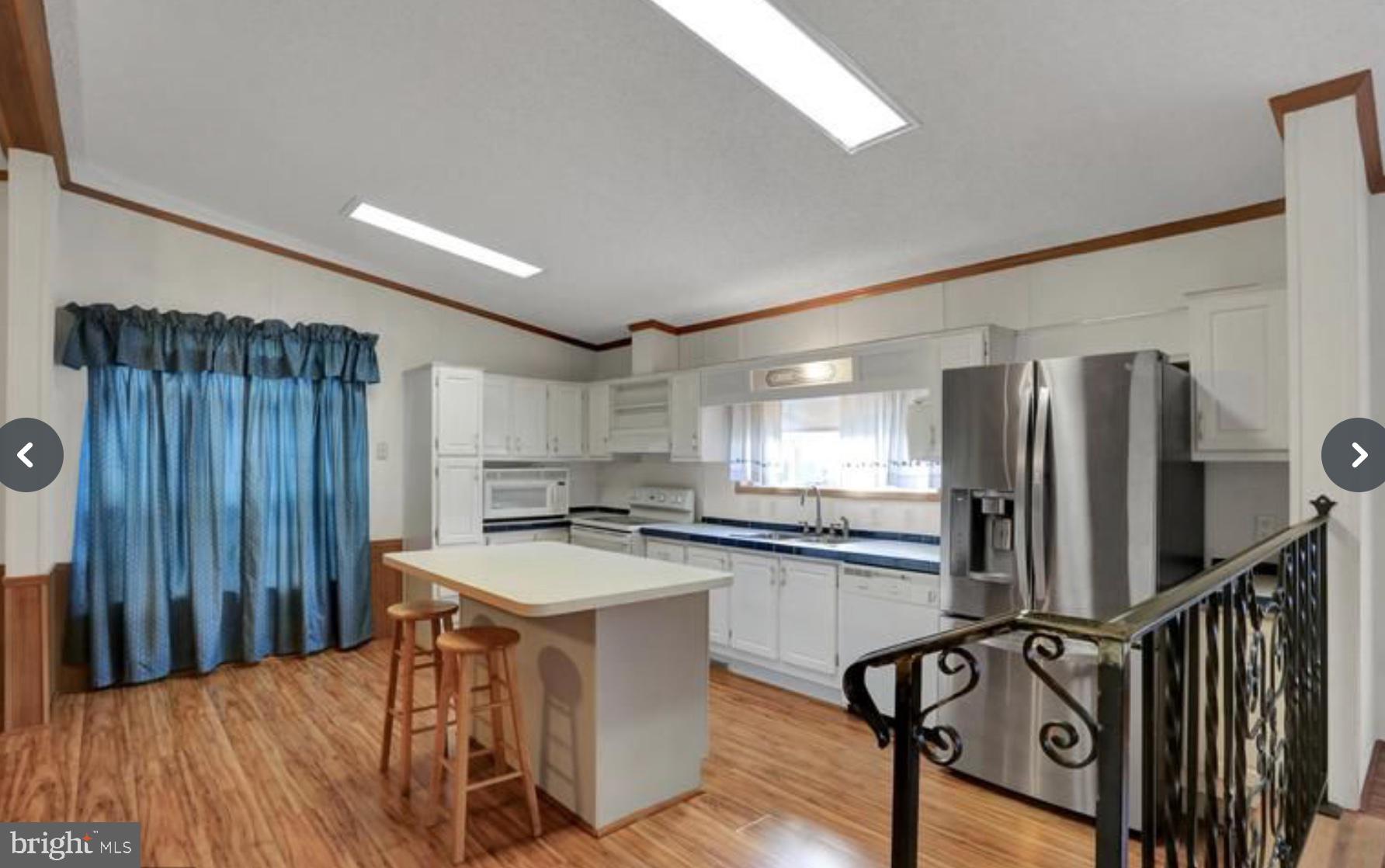 LAKESIDE VILLAGE - Residential