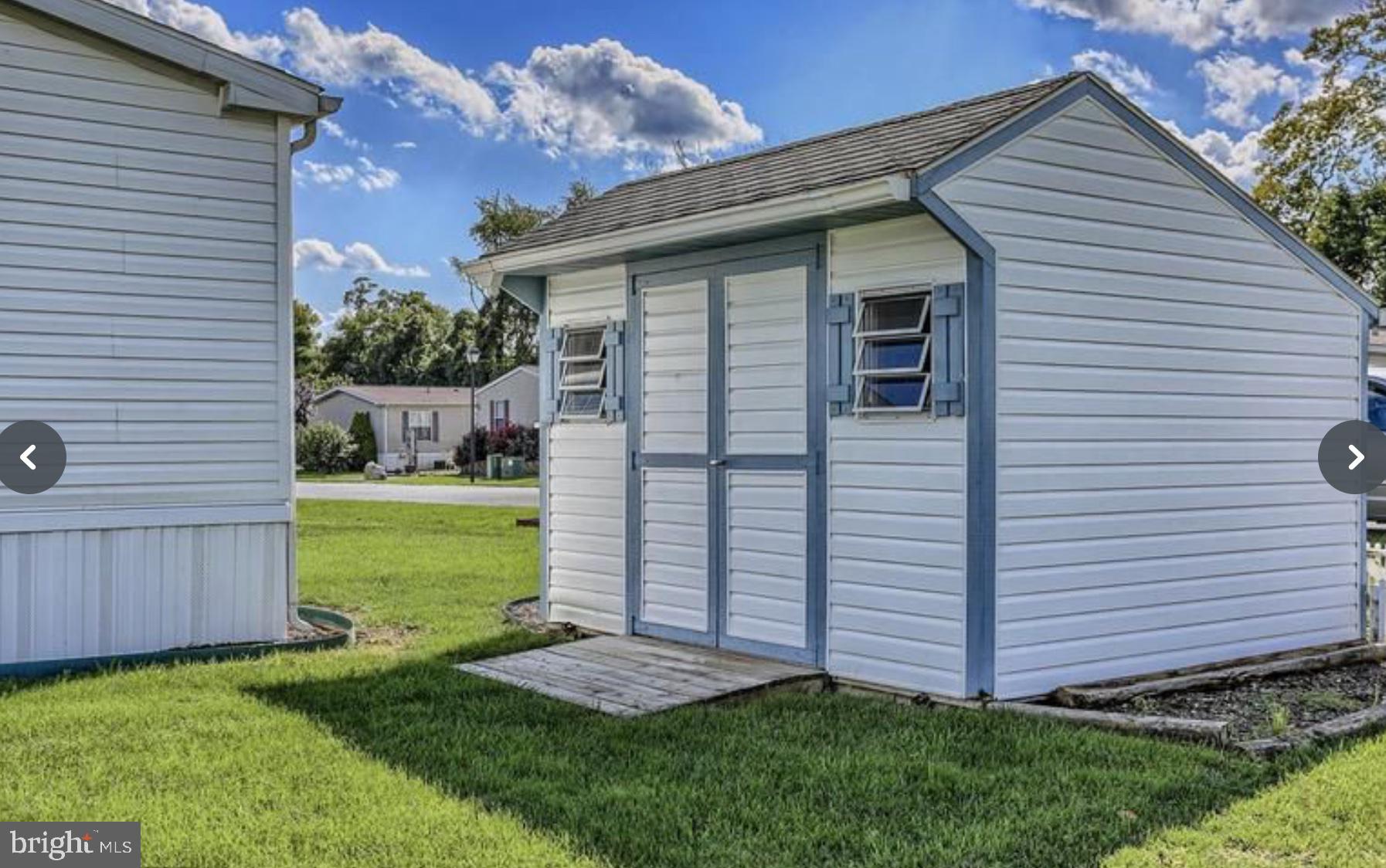 LAKESIDE VILLAGE - Residential