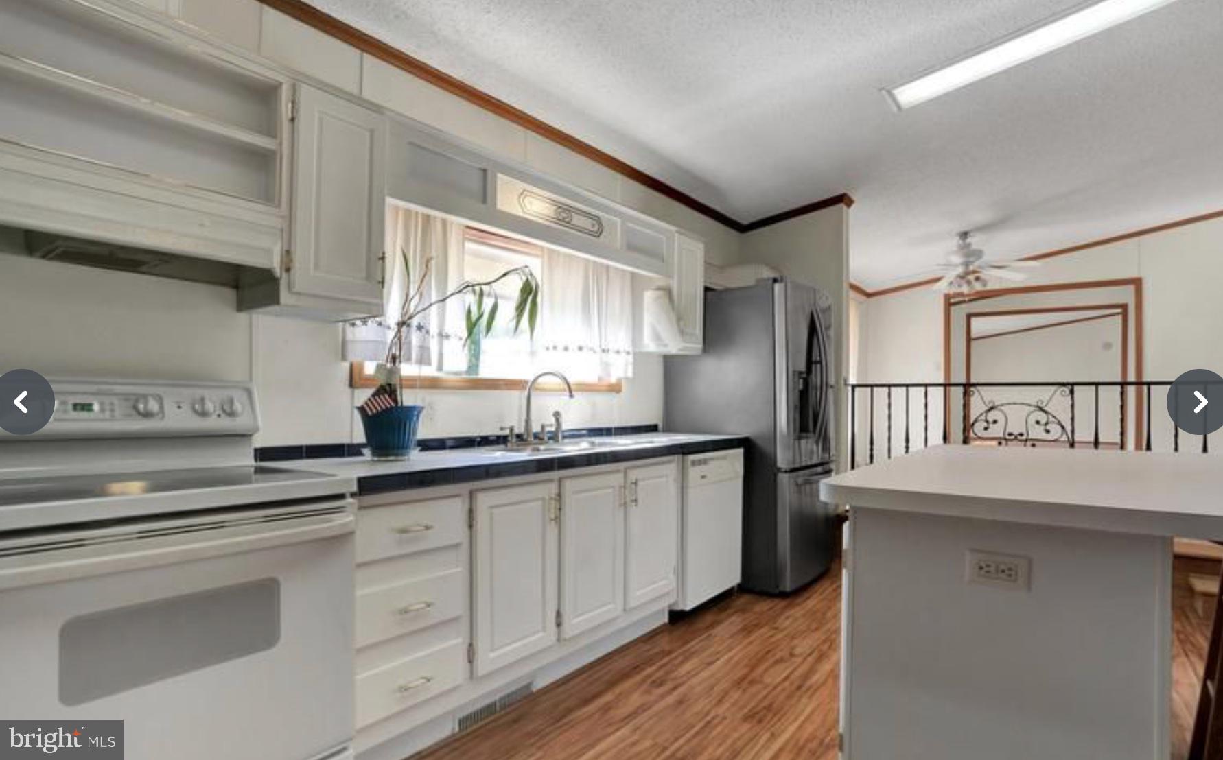 LAKESIDE VILLAGE - Residential