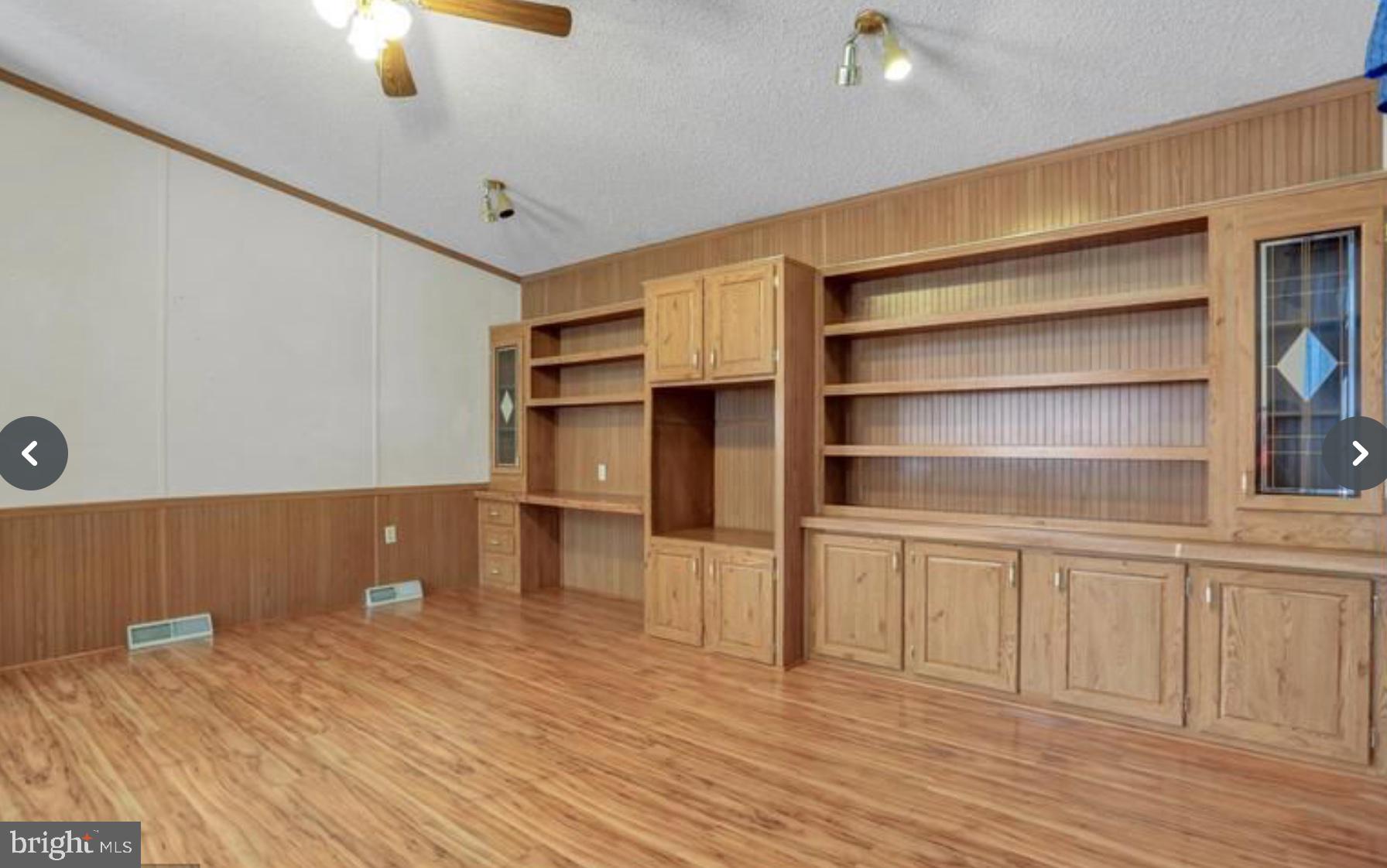 LAKESIDE VILLAGE - Residential