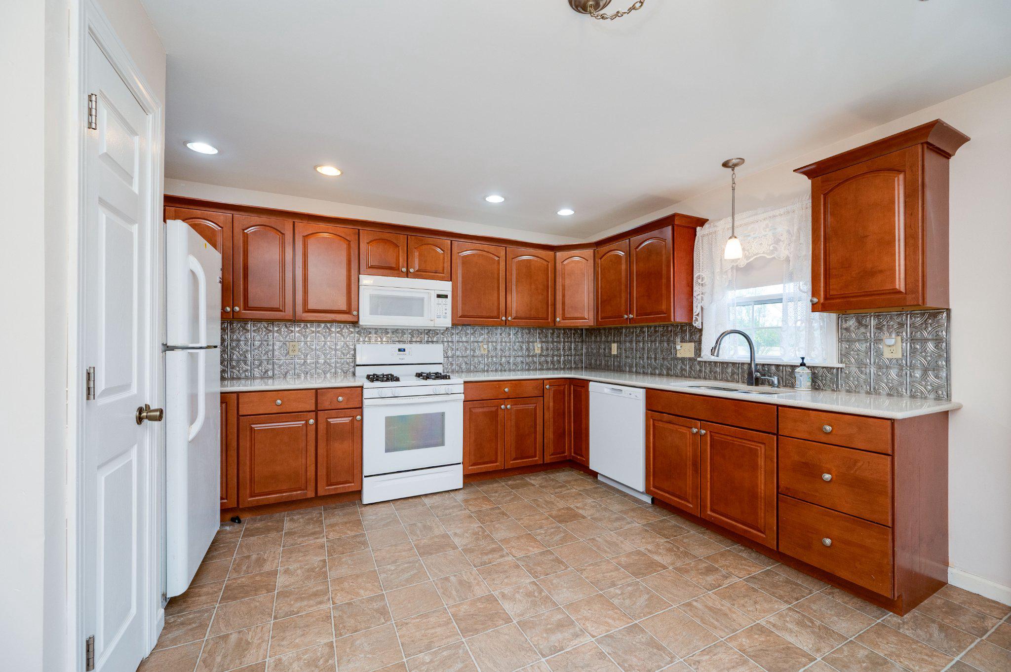 PATHFINDER WOODS - Residential