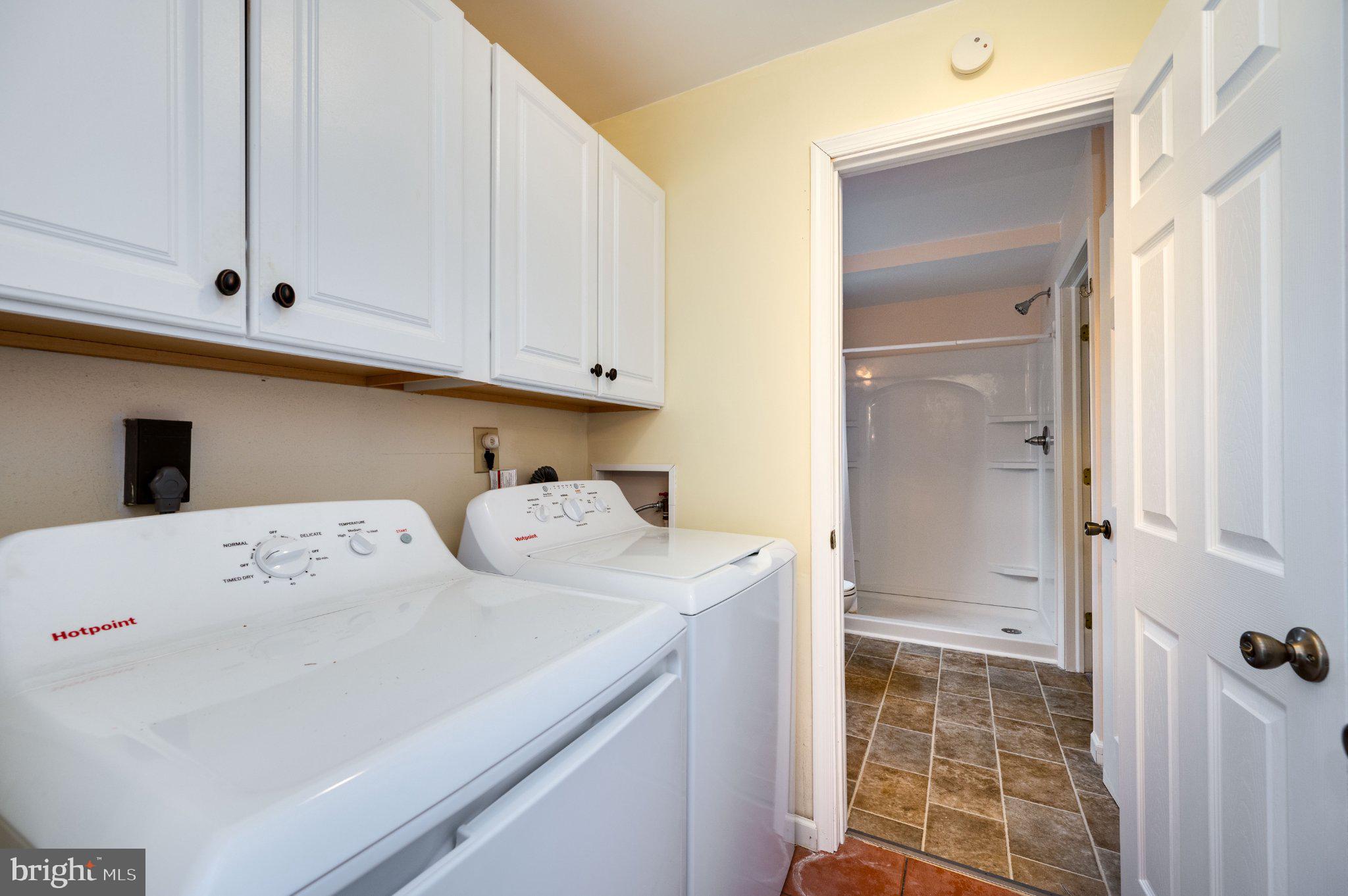 PATHFINDER WOODS - Residential
