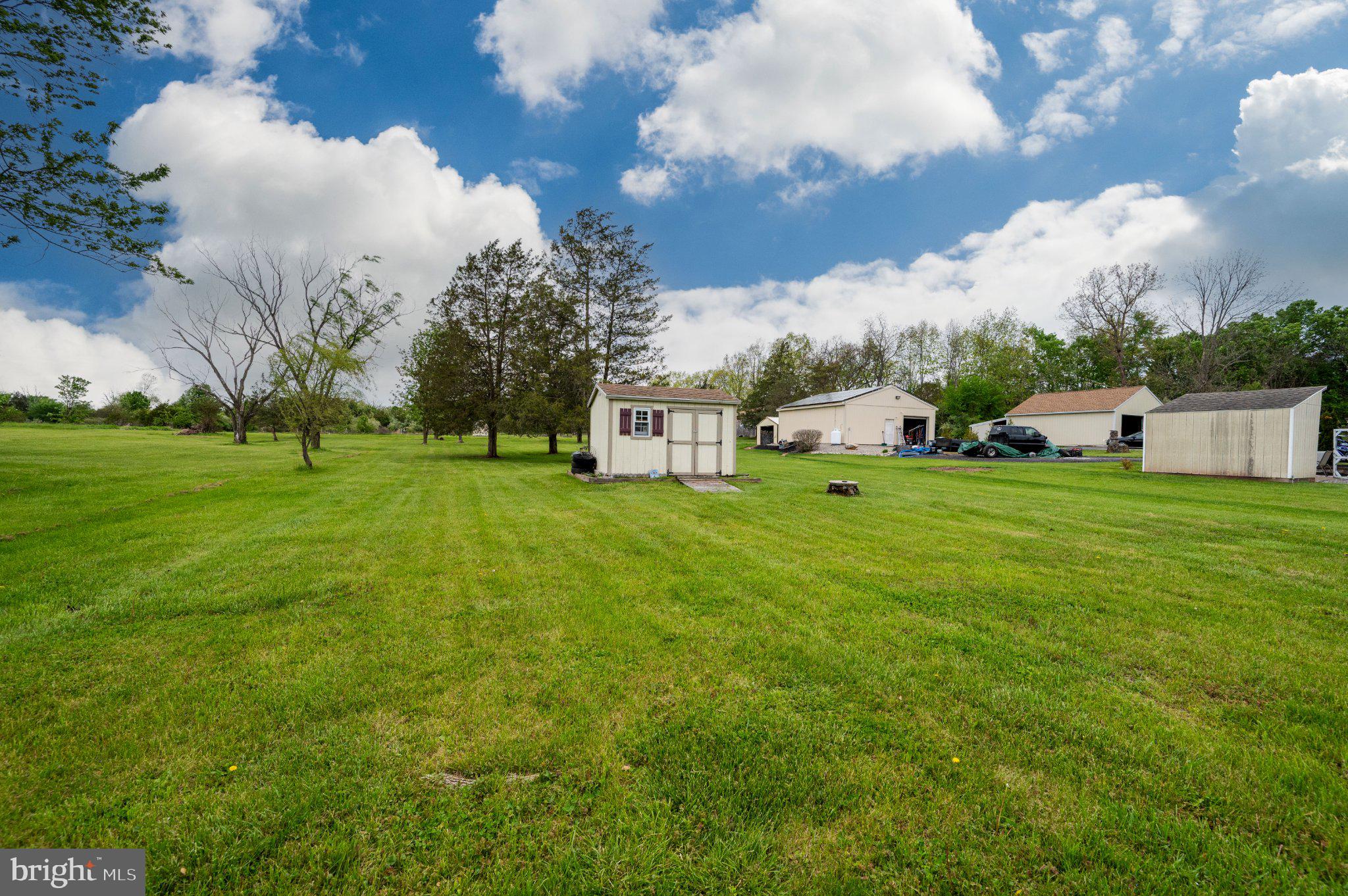 PATHFINDER WOODS - Residential