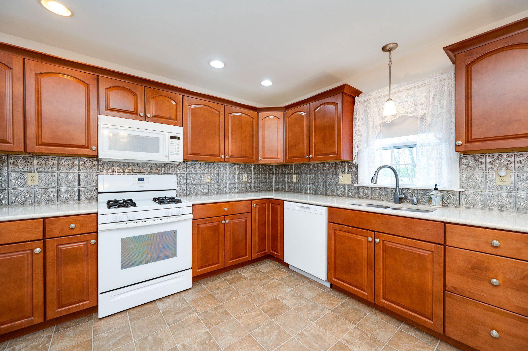 PATHFINDER WOODS - Residential
